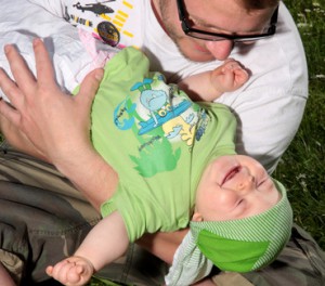 vater und tochter haben spaß